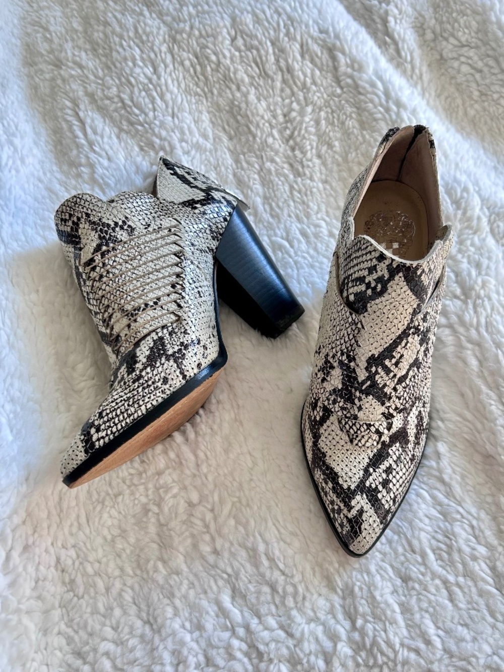 NEW Vince Camuto snake boots 7